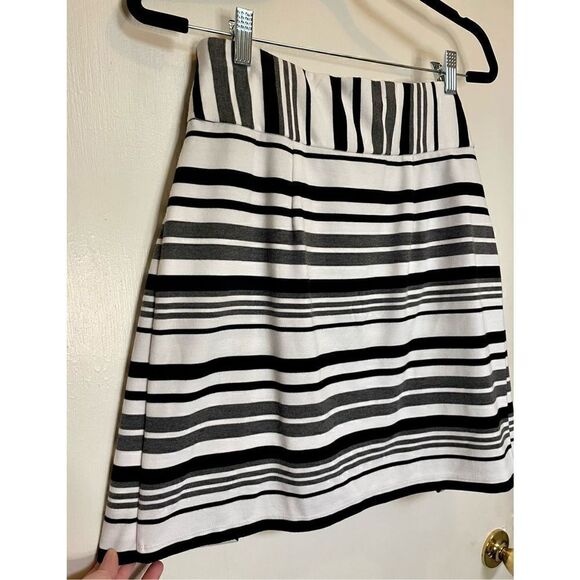 🔴 CAbi Small Grandstand Skirt #5185 Black White & Gray with Pockets - Picture 11 of 12